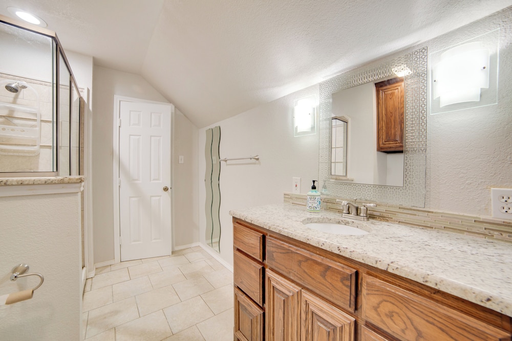 2 Mi to Lake Lavon: Countryside Retreat on 6 Acres