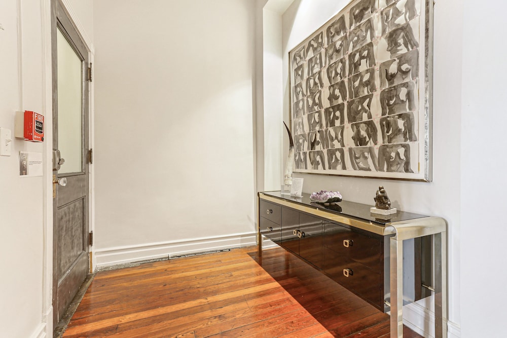 Luxury 4BR With Private Rooftop Deck - Image 2