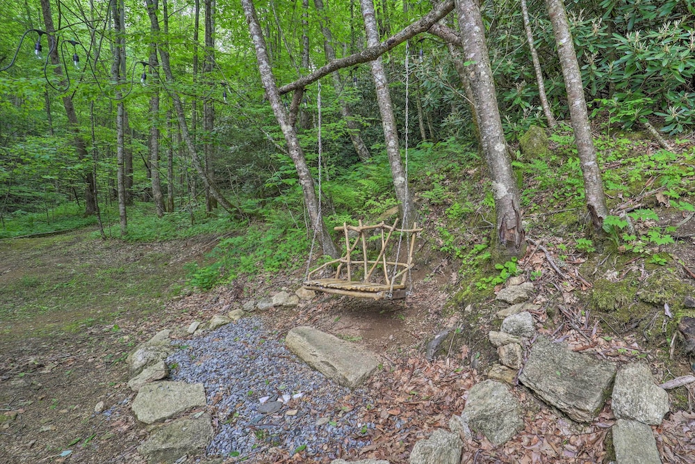 'greystone' Creekside Cabin: Hike, Fish & Explore! view 3