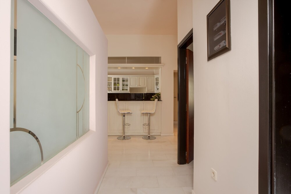 The White Marble Luxury City Apt