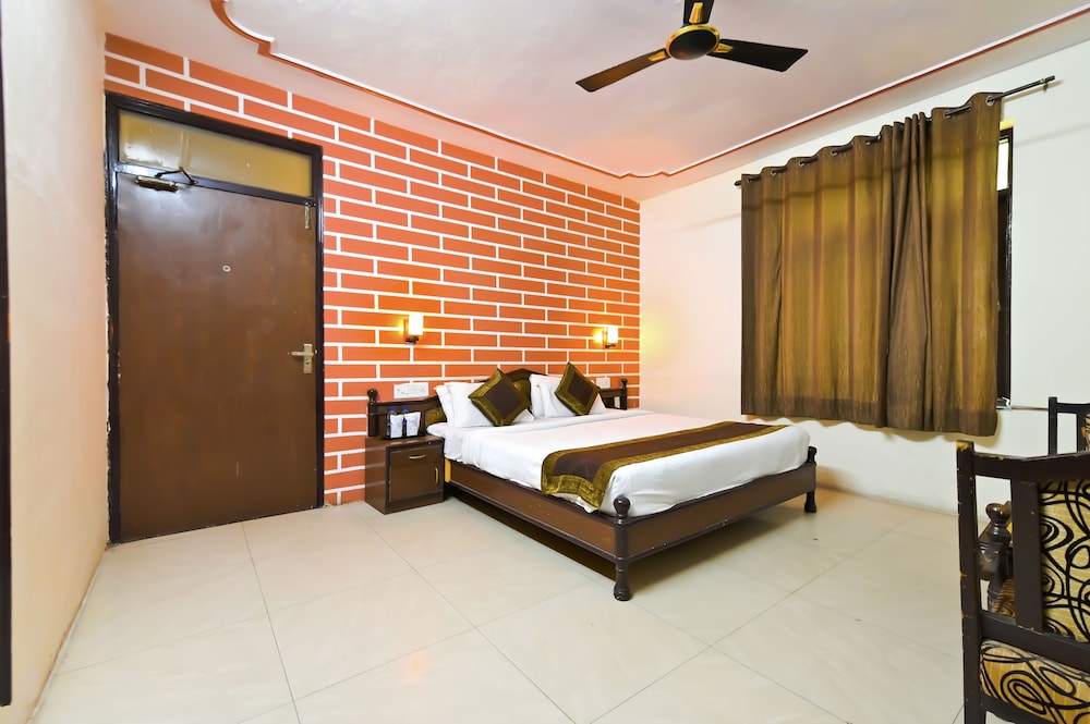The Byke Grassfield Resort With Outdoor Pool, Shyam Nagar
