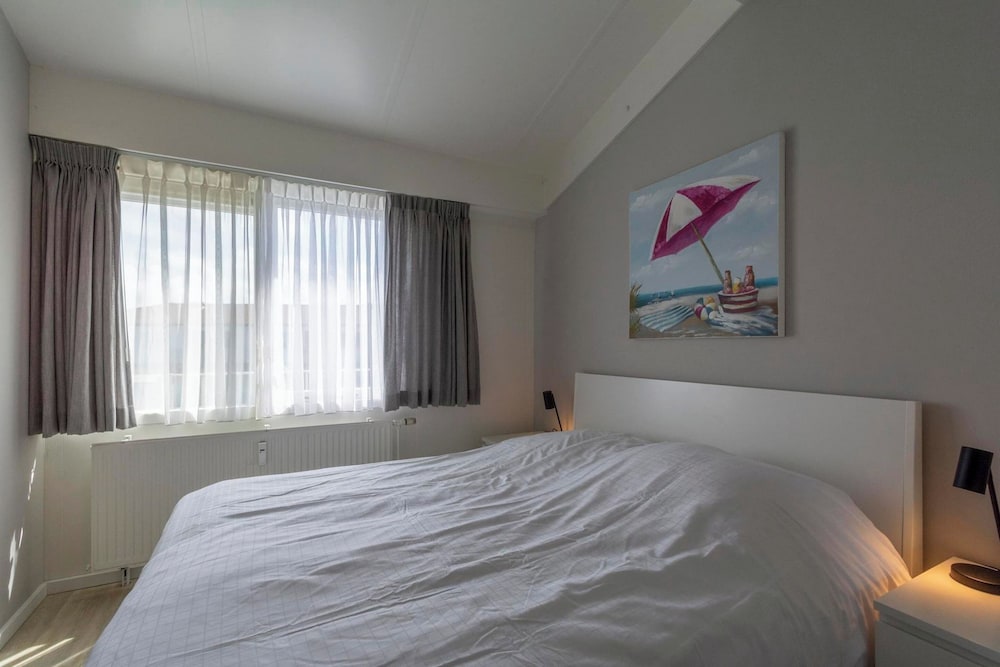 Beach Apartment 35 for 4 Guests, Callanstoog