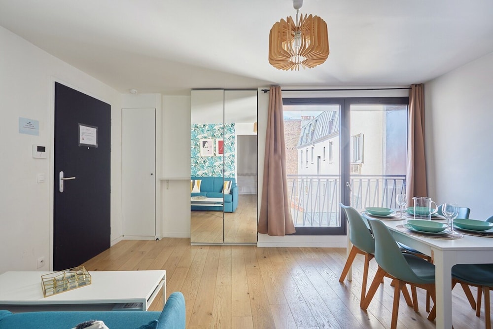 Modern Apartment Boulogne Facing