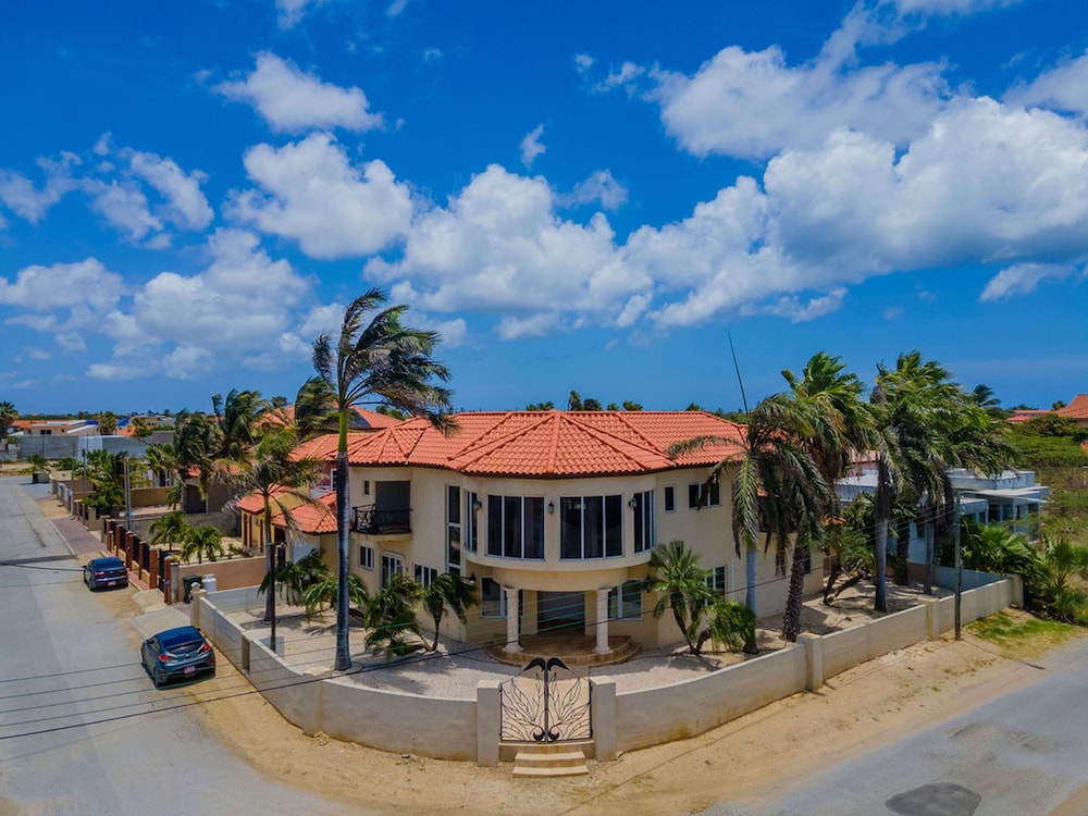 Amazing 4br4ba Villa w Pool Birdsanctuary Views