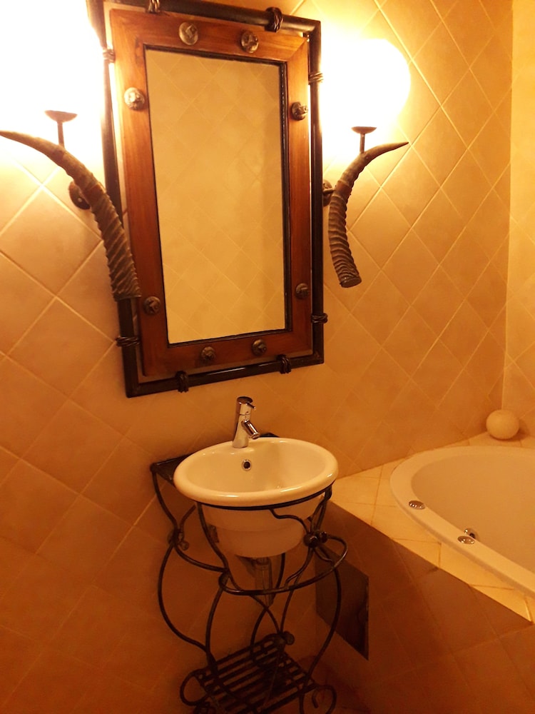 African Explorer Private Game Lodge
