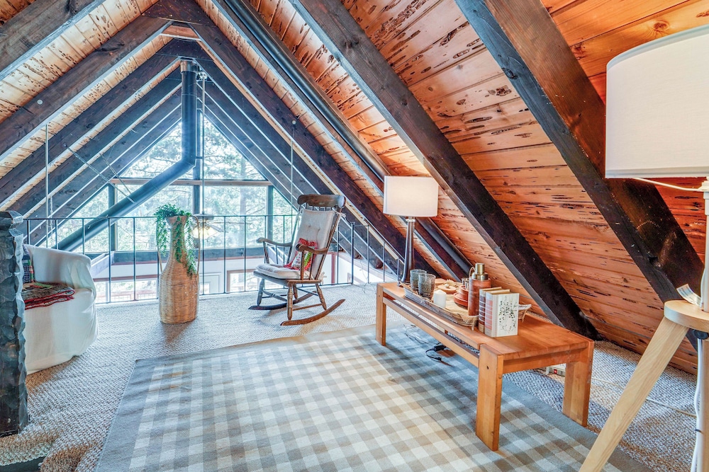 Serene Lakes Cabin w/ Deck: Dog Friendly!