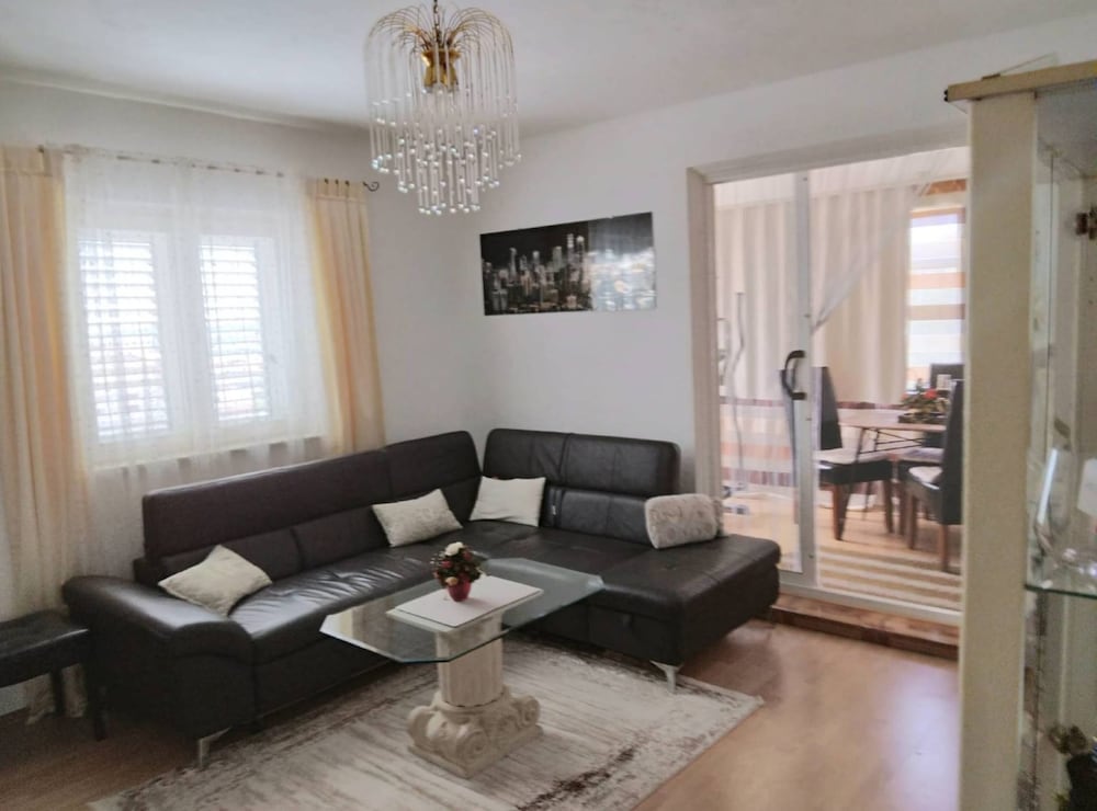 Trogir Downtown Apartments With Private Parking
