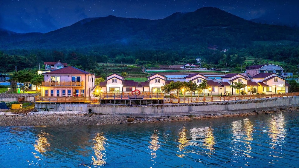 Yeosu Hi Mom Kids Family Pension Gold
