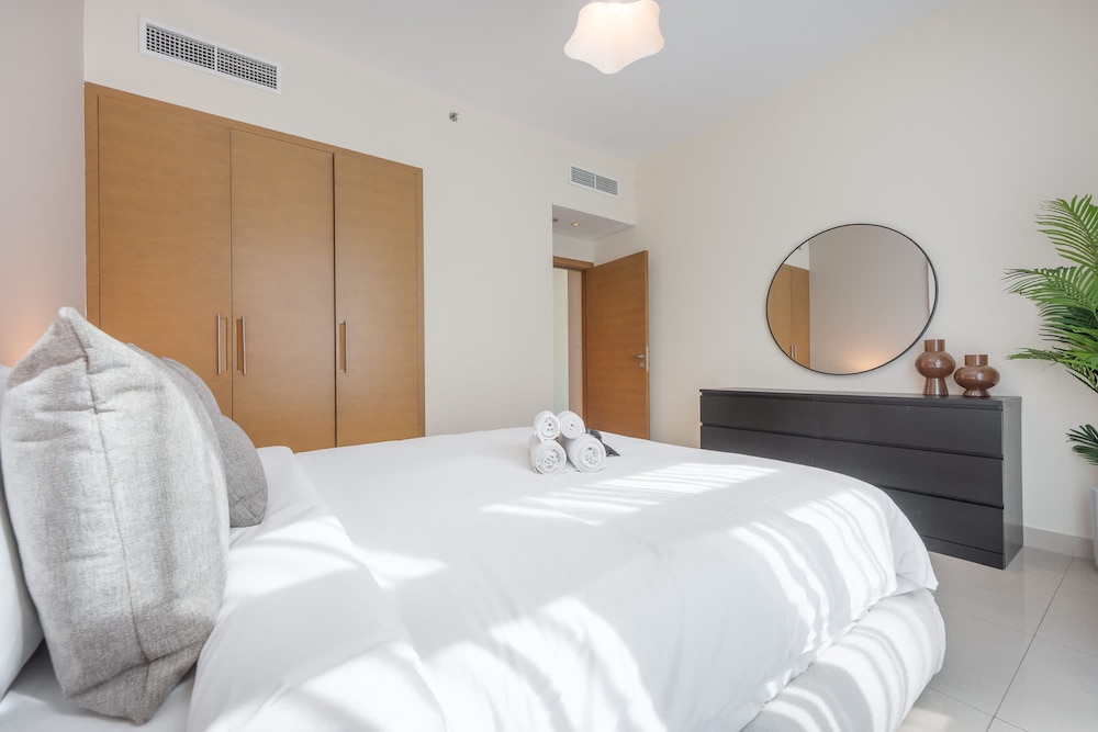 1 Bedroom and Situated Near Burj Khalifa and Dubai Mall