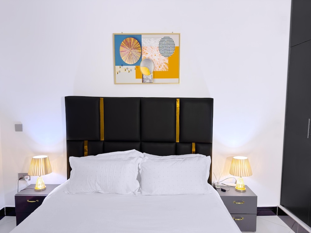 B&S Luxe Living