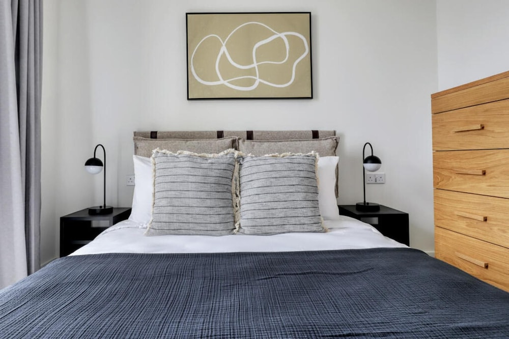 Remarkable 2bed Apartment in London view 4