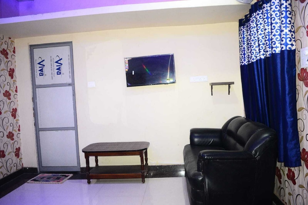 H R Paying Guest House