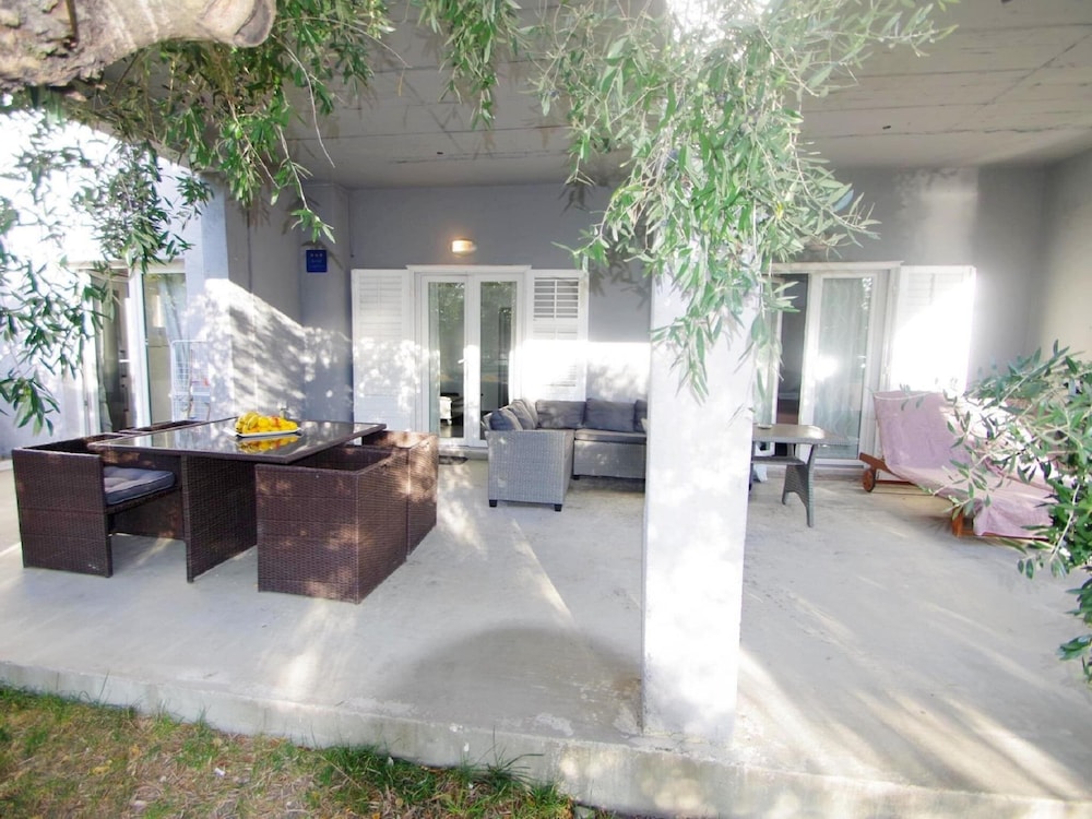 Spacious and Modern Apartment on the Beach in Klek view 3