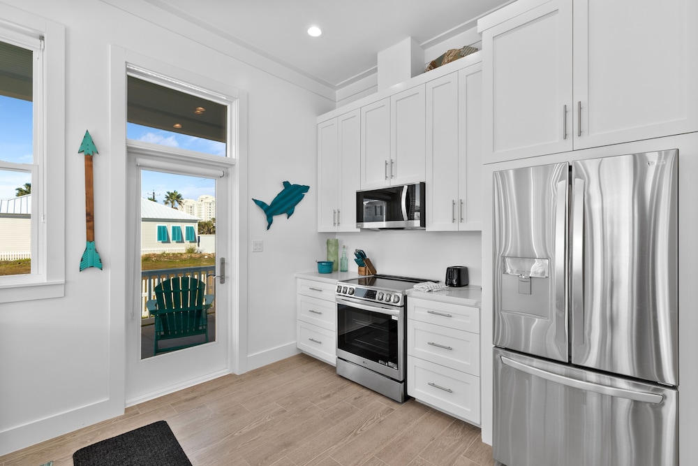 The Scarlett - Private Home At The Shores 3 Bedroom Home