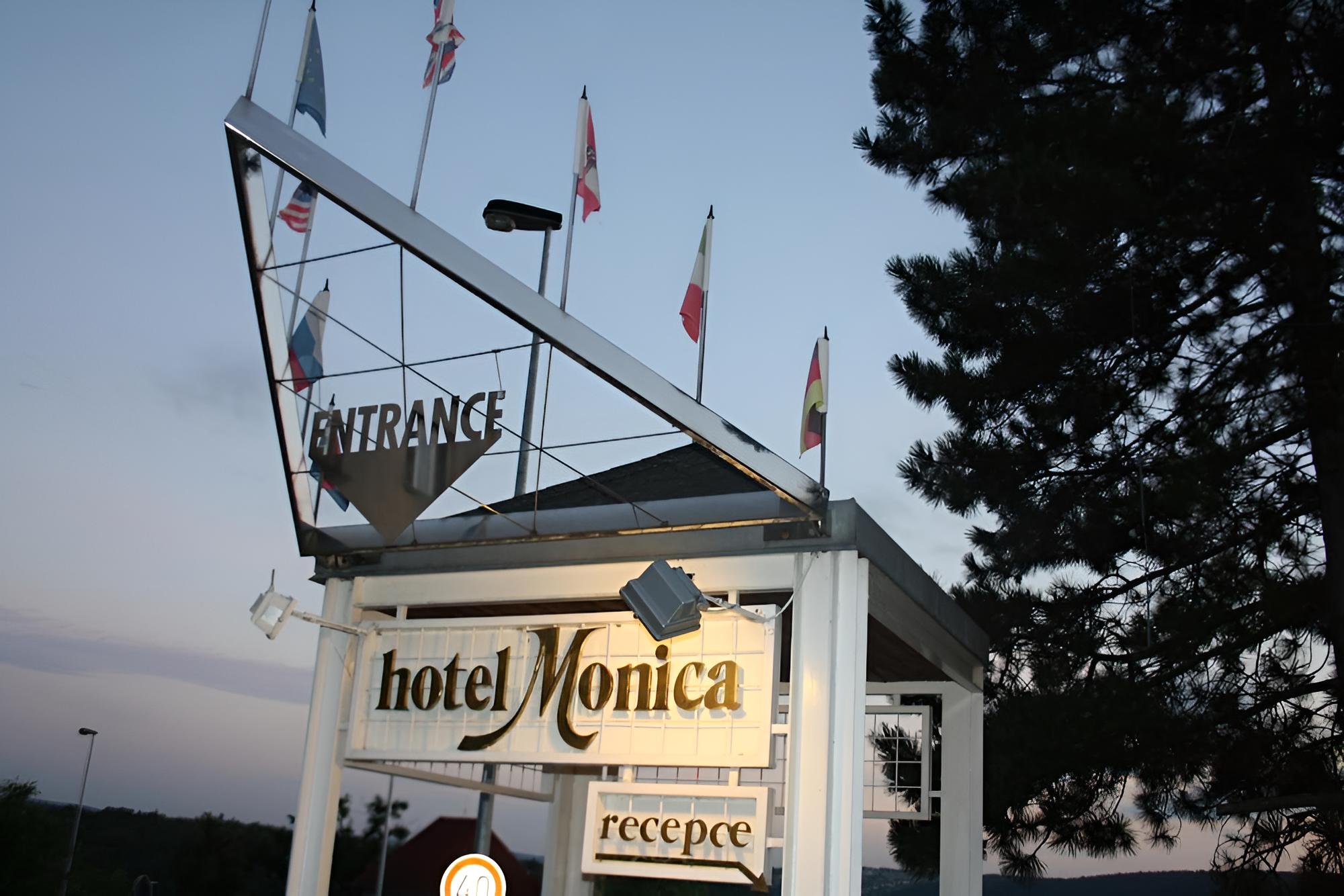 Hotel Monica