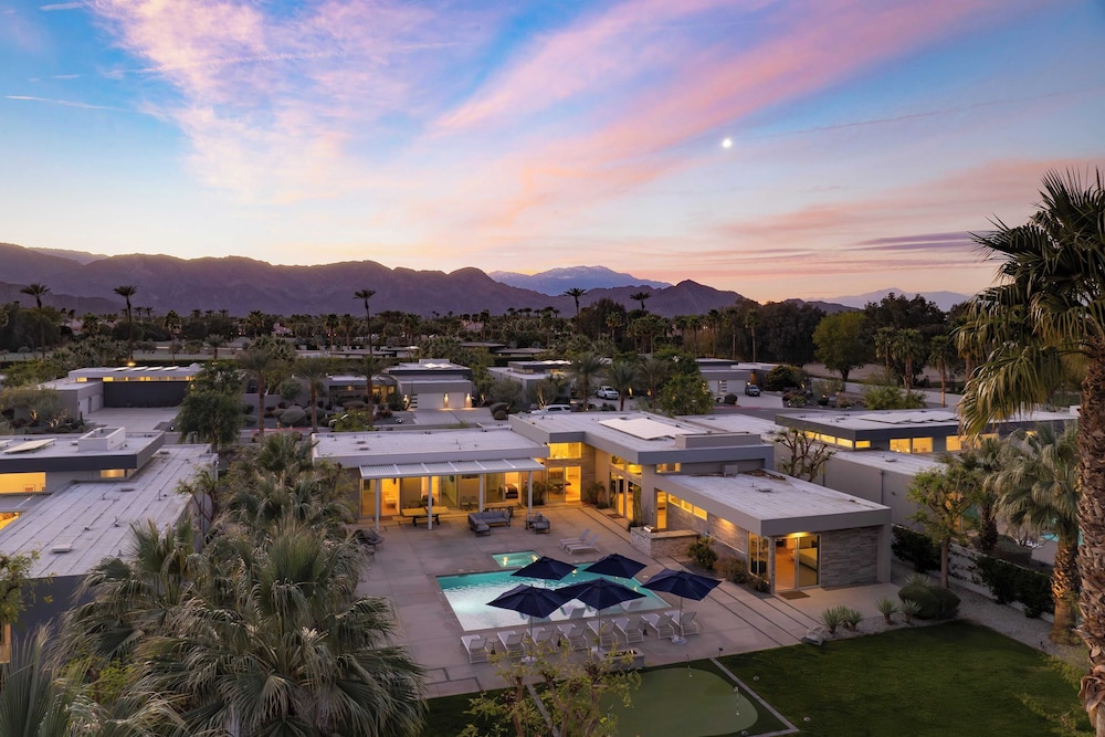 Sleeps 40 3 Luxe Villas Next to Empire Polo Club Putting Green & Pickleball