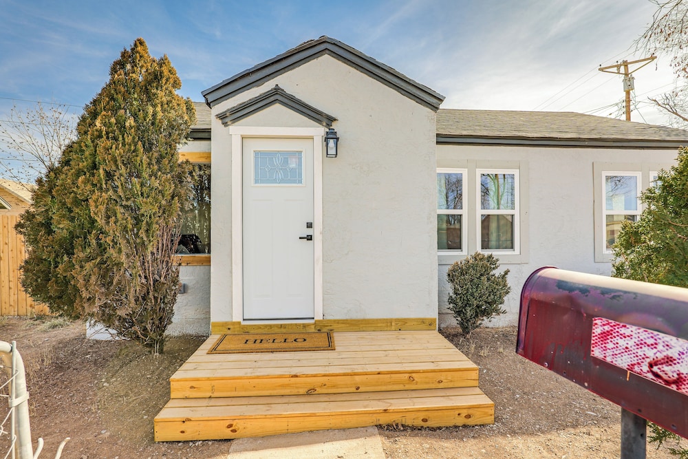 Near Parks & Dtwn Artesia: Home w/ Fire Pit