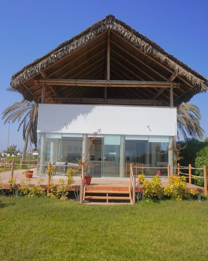 HOP Aloha Beachfront House With Direct Access