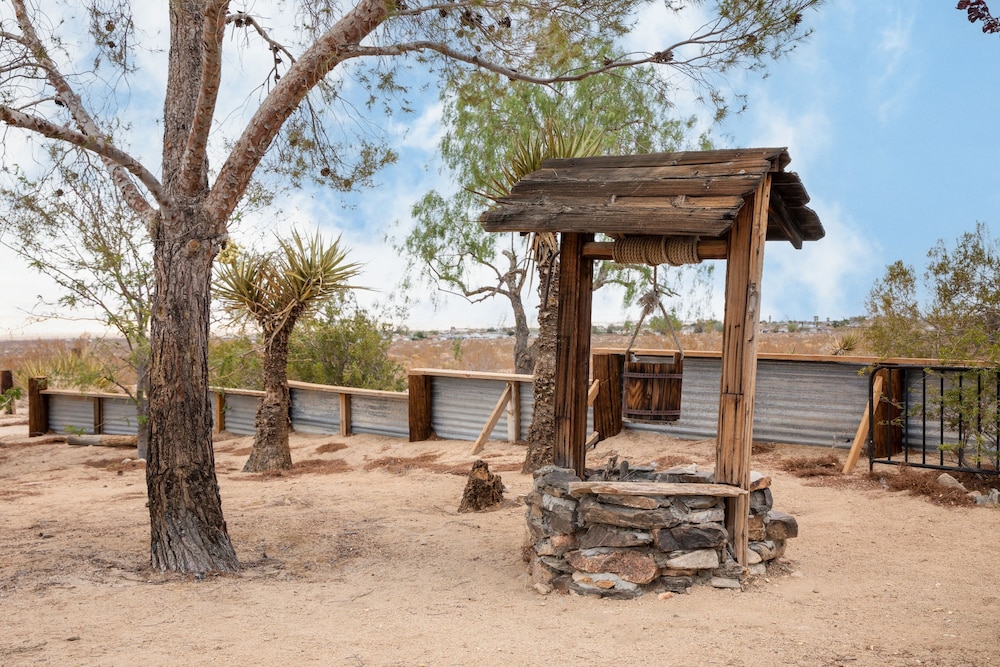 Asteroid by Avantstay Unique Ranch Retreat Just Outside Joshua Tree Permit Vhr22-094