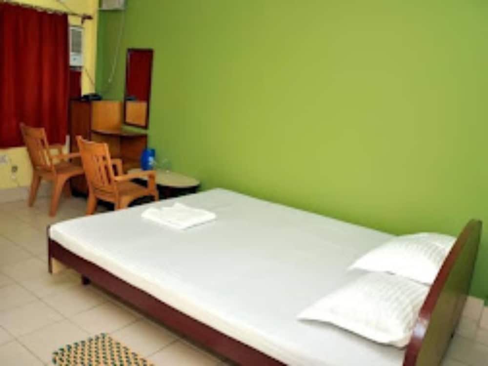 Goroomgo Marine Blue Swimming Pool Digha view 4