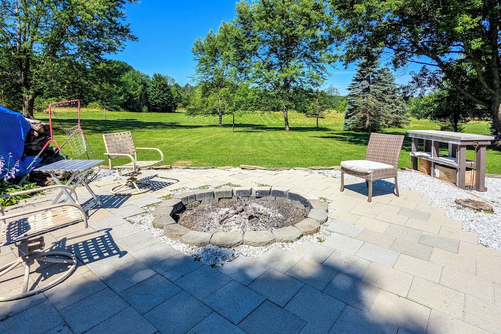 Fire Pit + Game Room: North East Family Retreat!