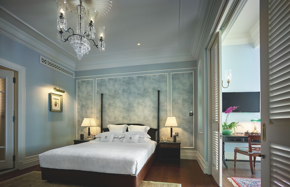 Eastern & Oriental Hotel 11