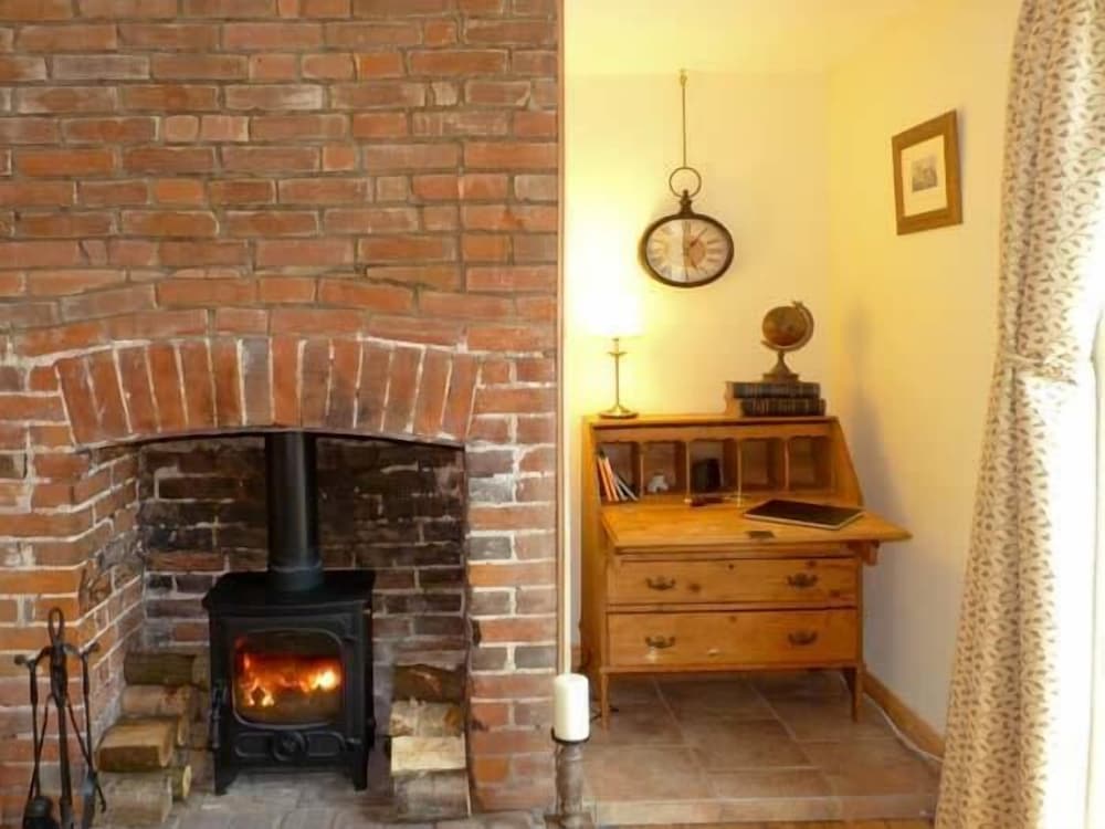 3 Apsley Cottages view 5