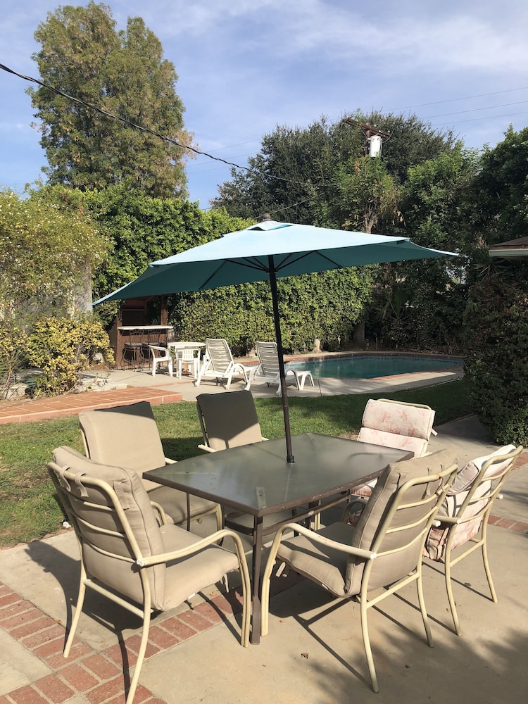 Lovely 2 Bedroom Home with Pool