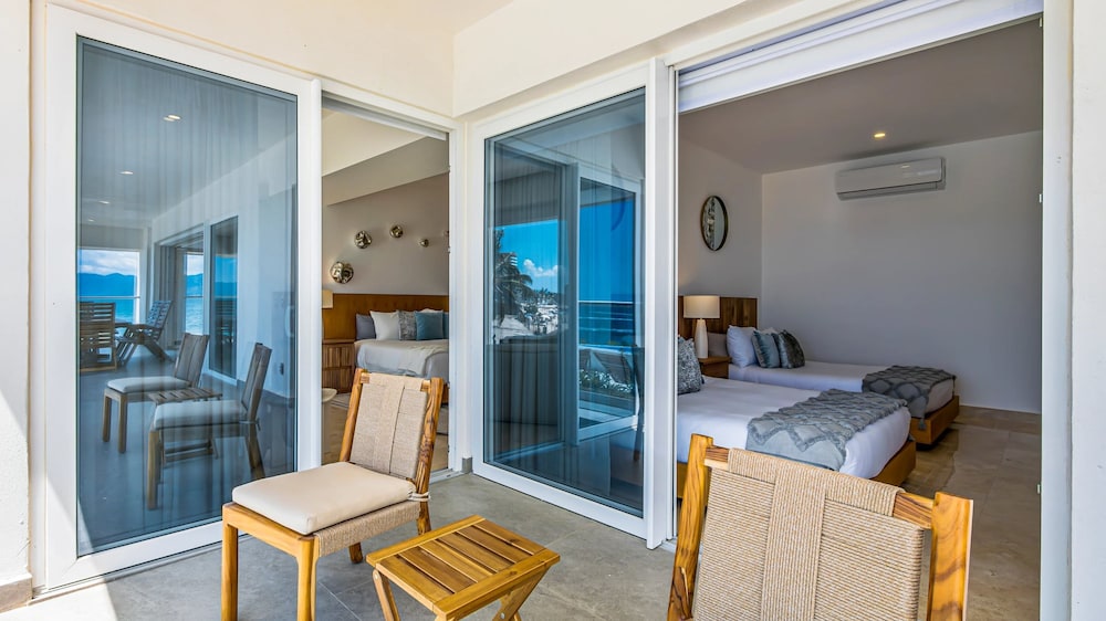 Beachfront Private Pool Theatre Room Views