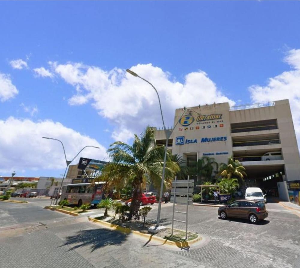 MARINA Beachfront 2 BDR- Amazing Oceanview