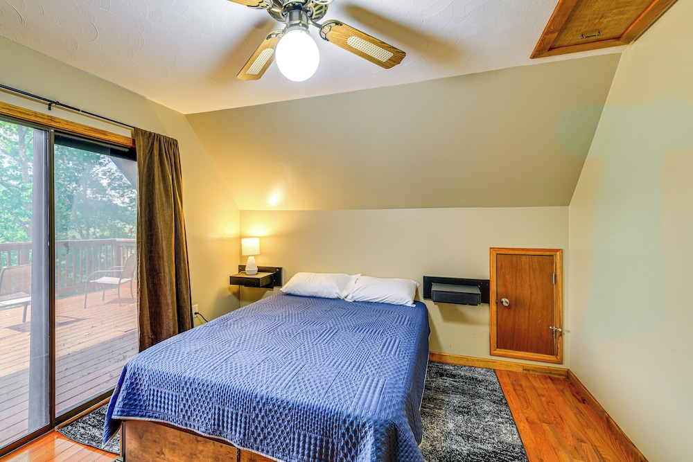Peaceful South Holston Lake Cabin w/ Dock & Deck! view 2