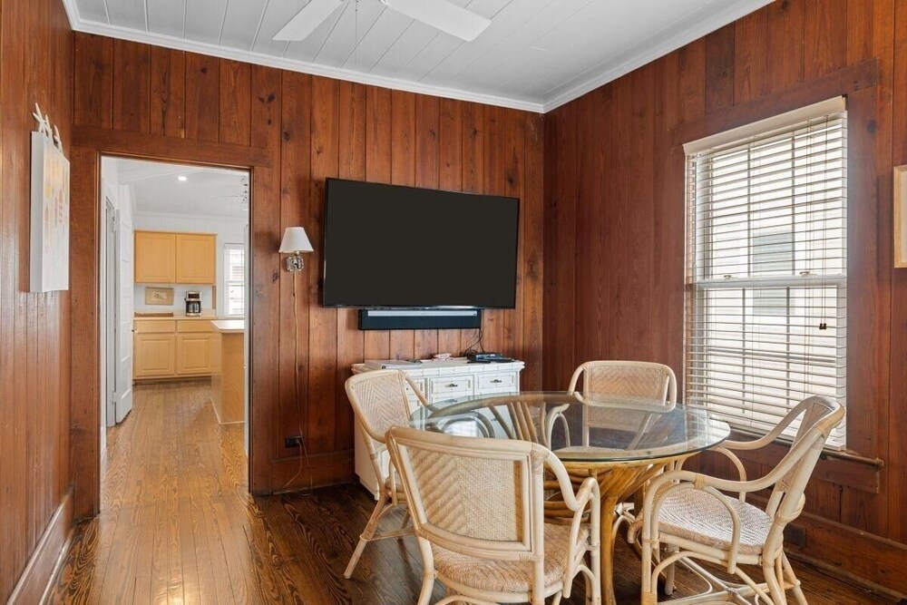 Sunset Shores 5 Bedroom Home