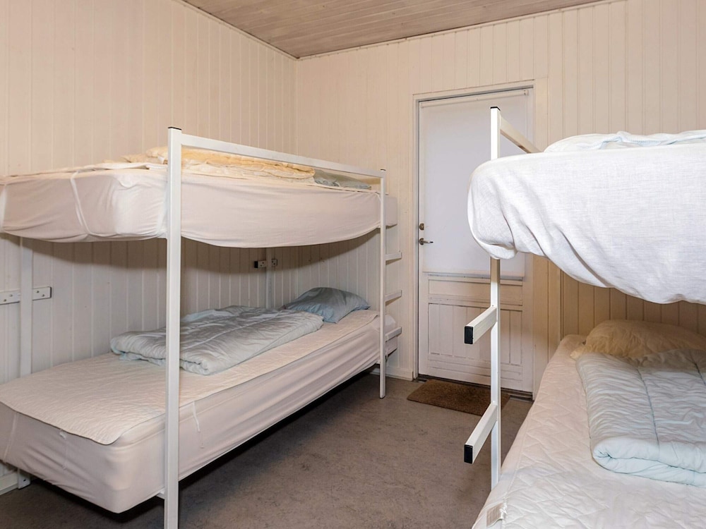 Holiday Home With Shared Kitchen & Bathroom
