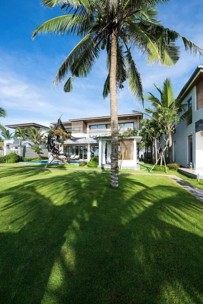 Luxury Yacht Villa