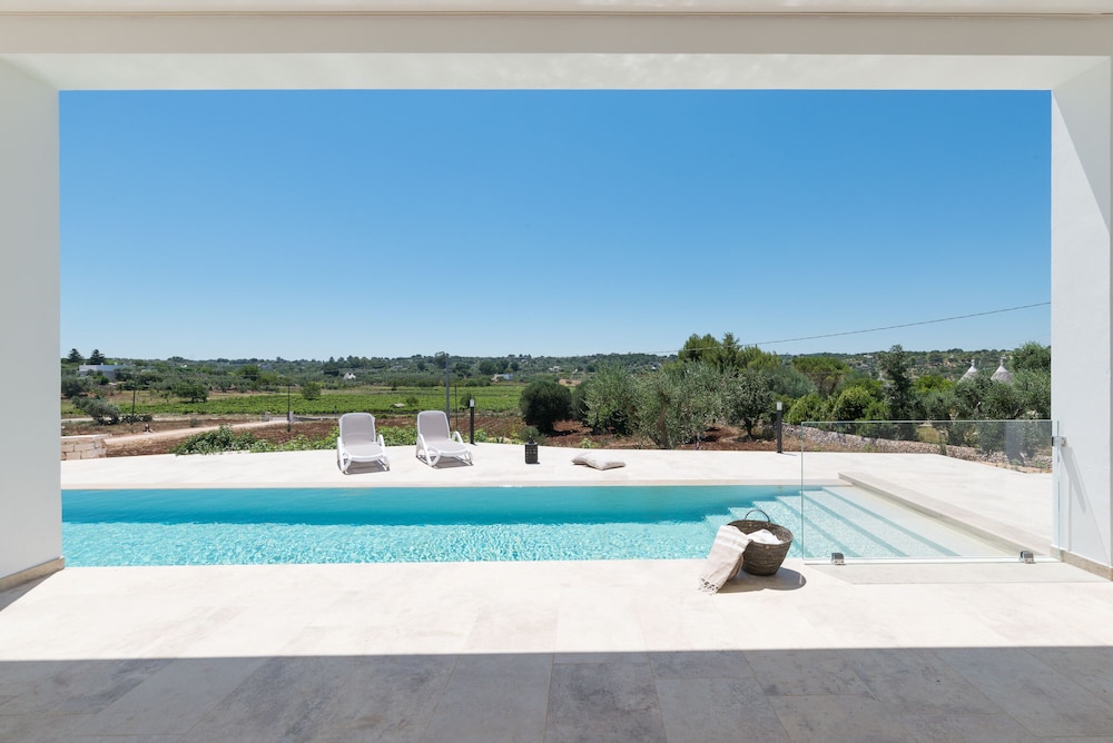 Villa, Trulli e Piscina nel Cuore della Valle d'Itria