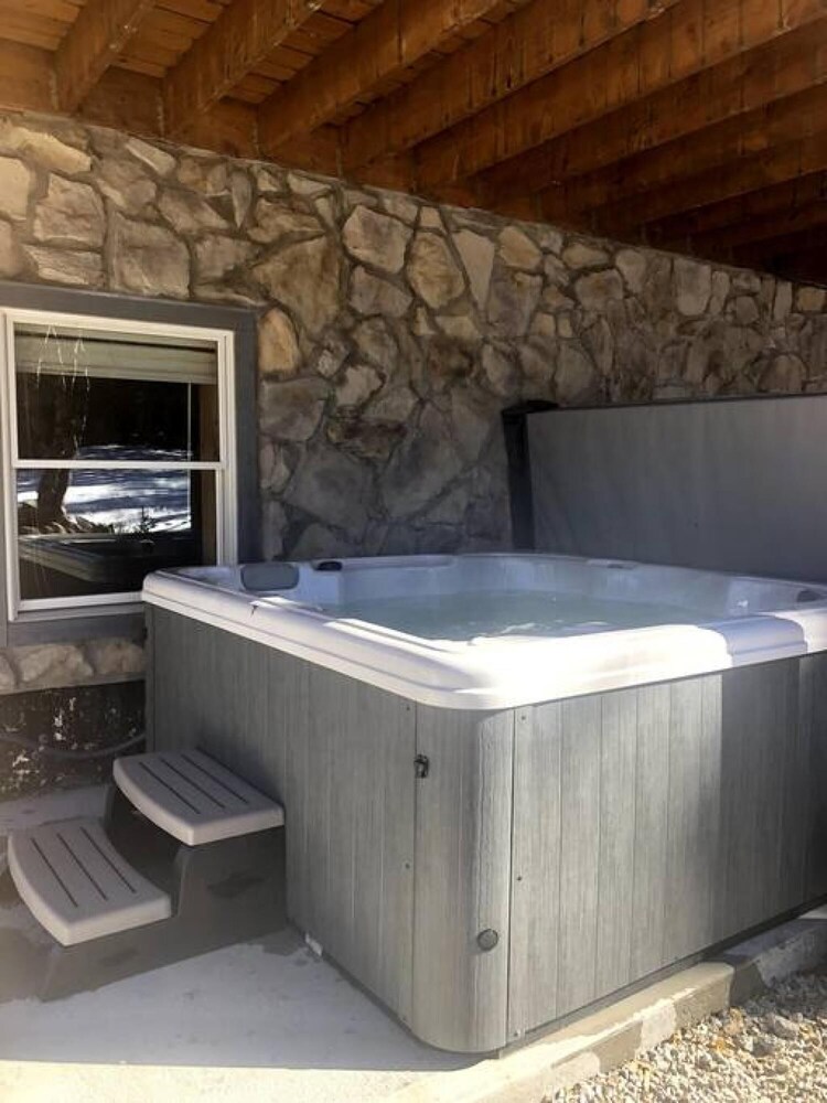 Custom Craftsman Chalet Fenced Yard for Pets Aspen Views Hot Tub view 3