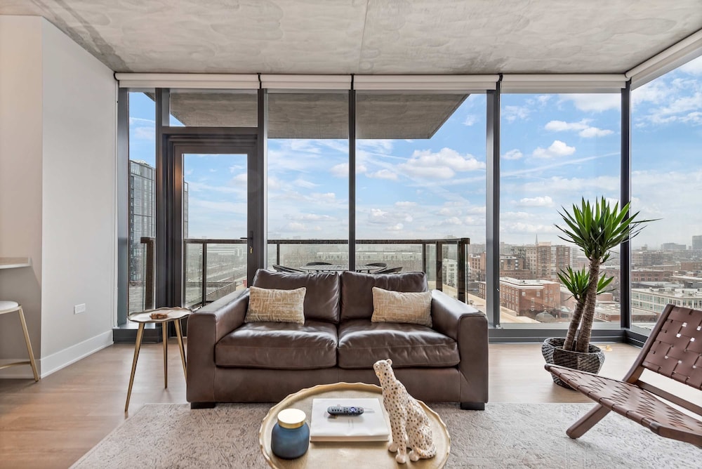 West Loop Group Hub 3 Modern 2BR Apartments