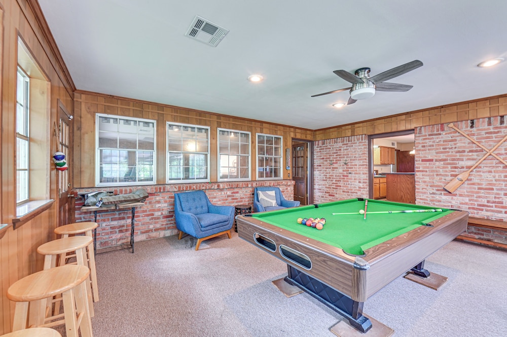 Home w/ Lake Texoma View, Game Room & Bar