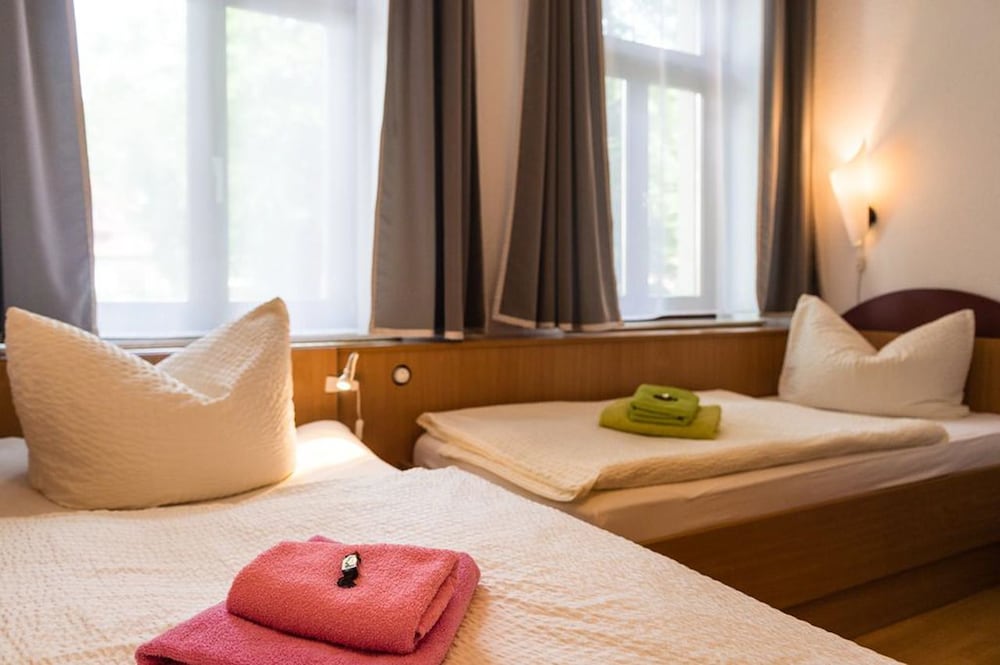 Pension an der Pillnitzer Schlossfaehre view 4