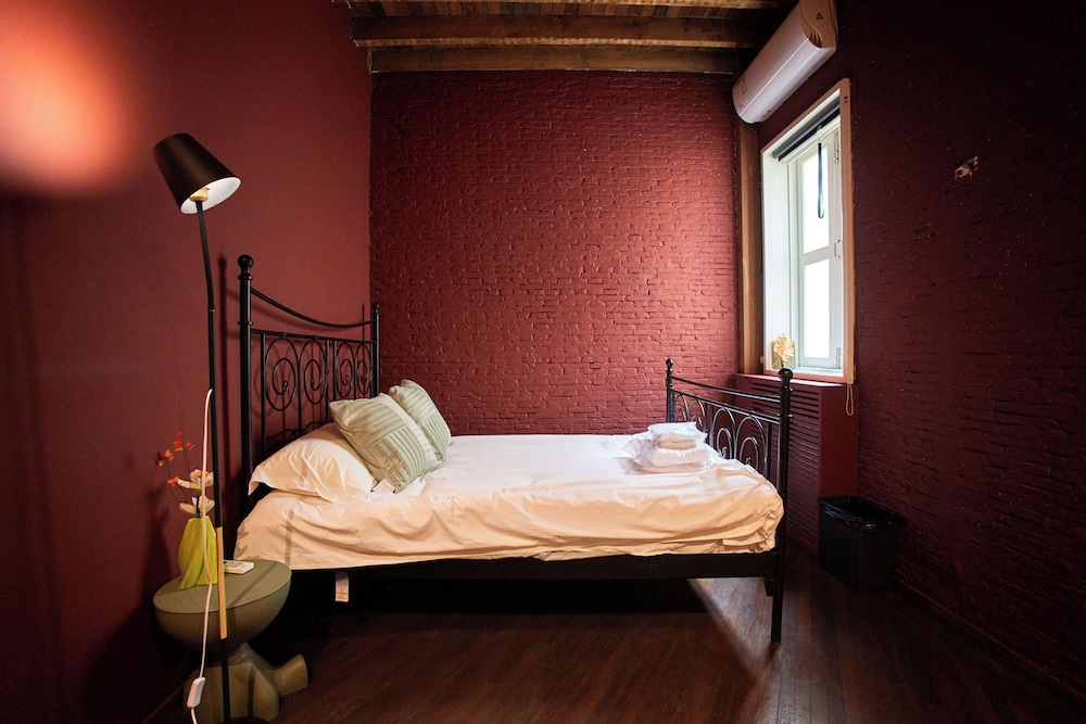 Book and Bed-Jingan Temple