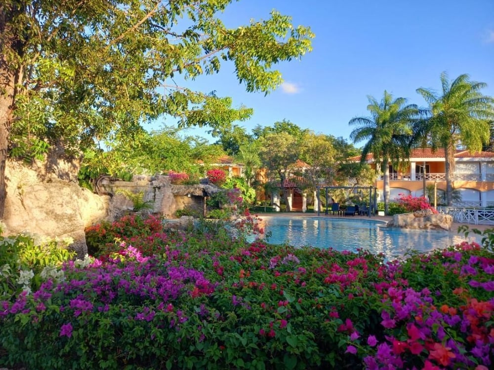 Las Brisas, Juan Dolio, 3br, 2 Pools, Jacuzzi, Beach, Golf, 7 Sleeps