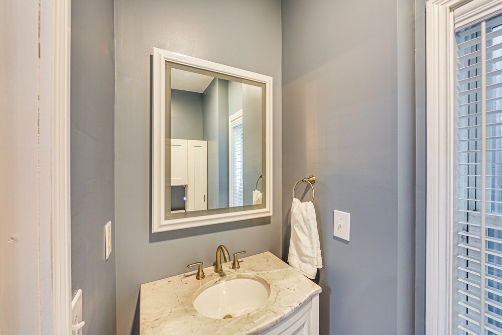2 Mi to Market Sq! Row House w/ Dedicated Office