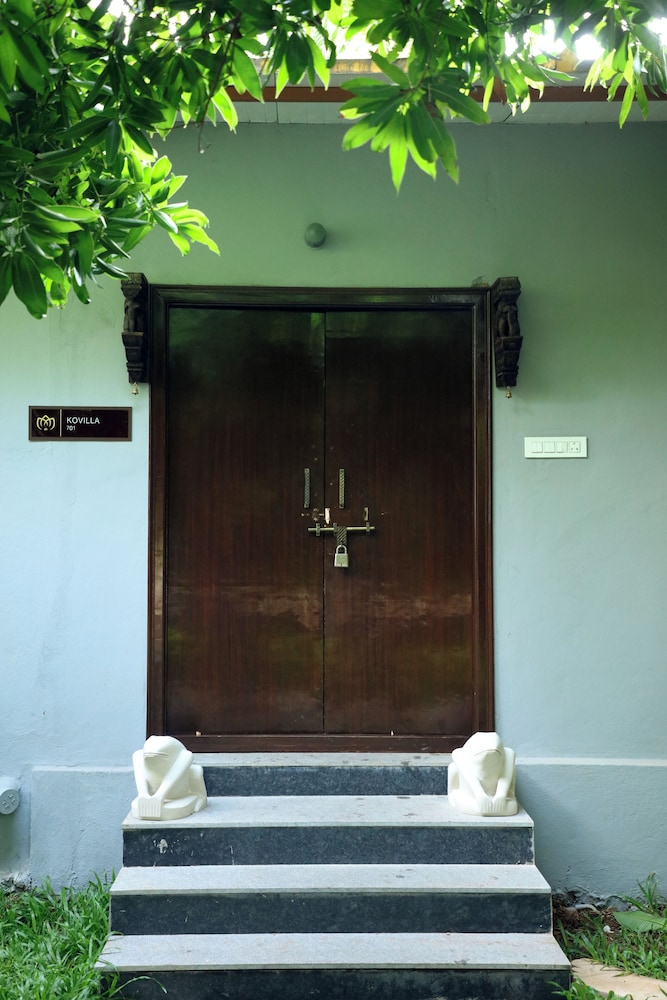 Brown Town Resort & Spa