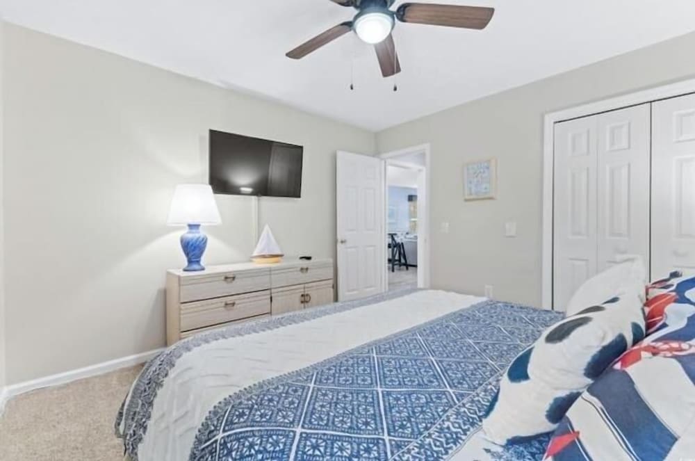 River Oaks 28g 2 Bedroom Condo