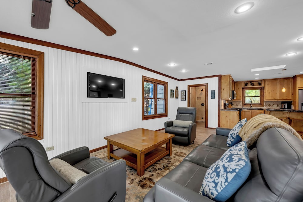River Oaks Place