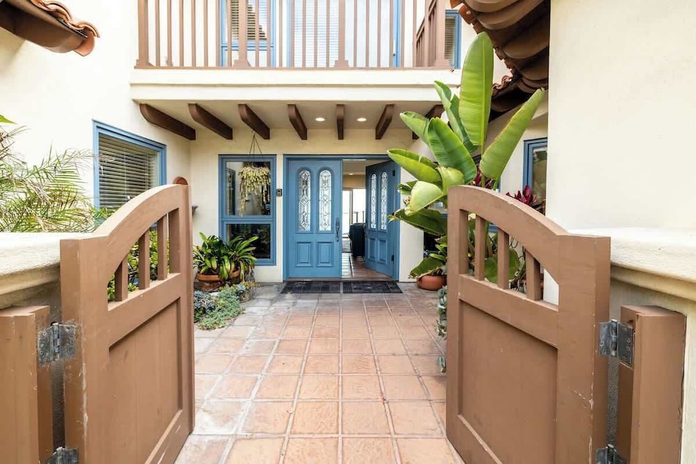 4 Bedroom With Pool in Oceanside