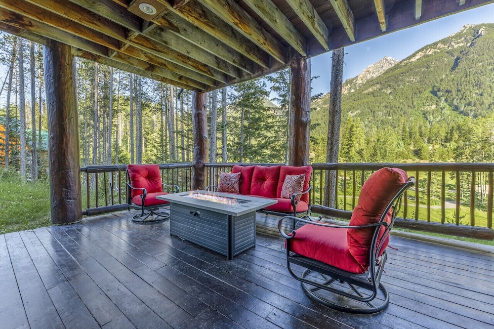 Luxury Log Chalet | Pool + Private HotTub | Ski In/Out | Overlooking Greywolf GC-2