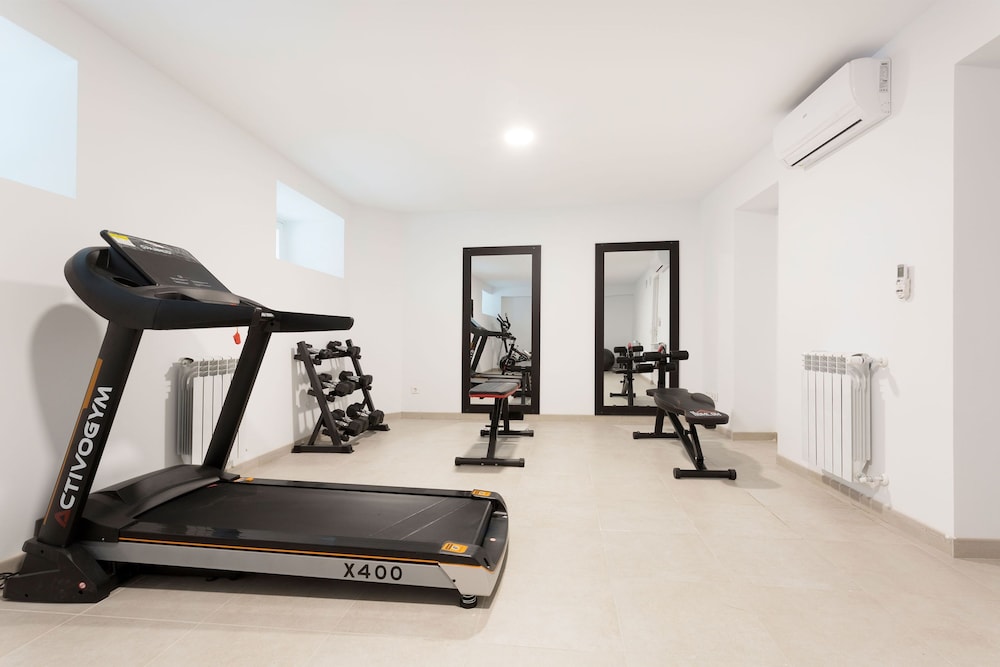 Lovely 2-bedroom Apartment in Exclusive Area of Madrid Madrazo V