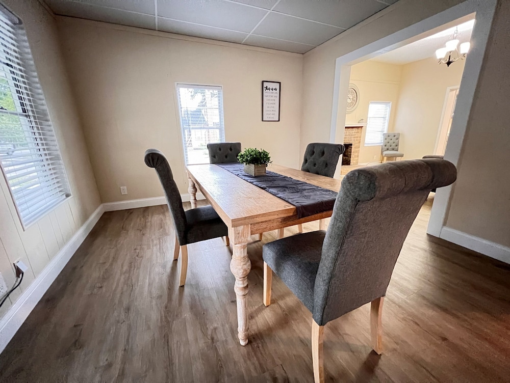 Comfortable Room Rentals Outlets & Kingsky Academy