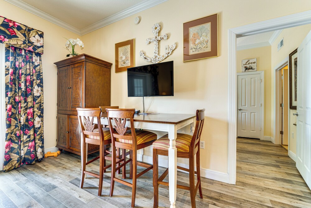 7 Mi to Disney World: Condo w/ 2 Balconies + Pools